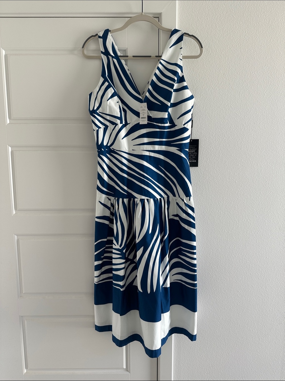 NWT White House Black Market Navy and White Printed Midi Dress 6
